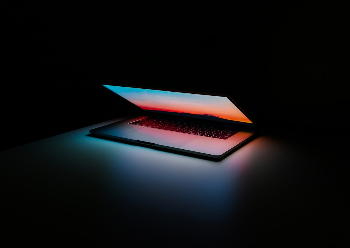 Mac Menu Bar vs. Dock: Which Is More Productive?
